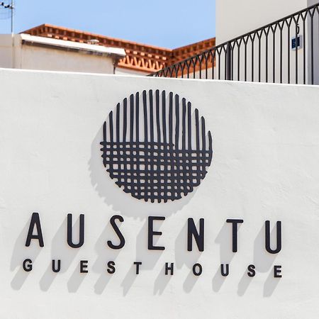Ausentu Guest House Тортолі Екстер'єр фото