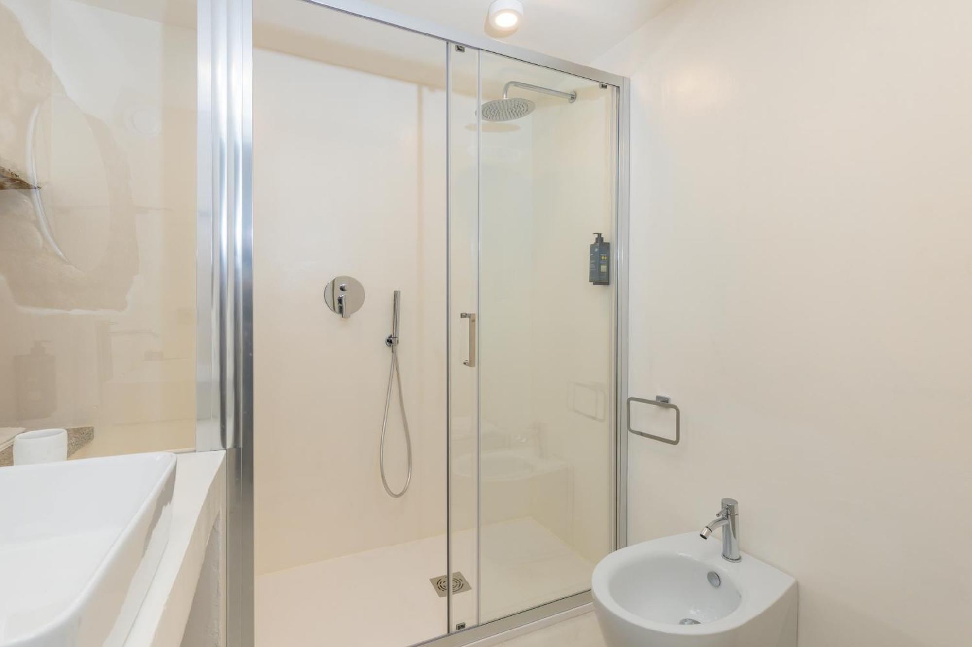 Ausentu Guest House Тортолі Екстер'єр фото