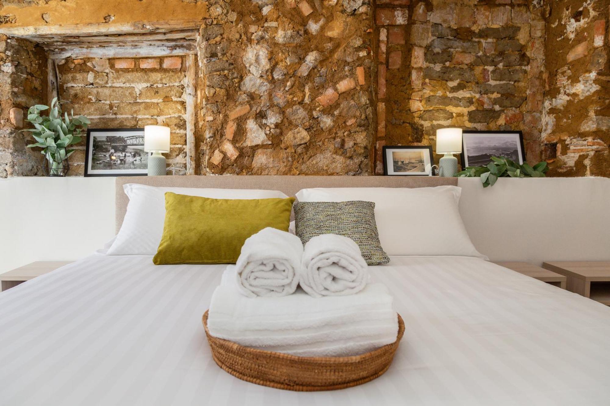 Ausentu Guest House Тортолі Екстер'єр фото