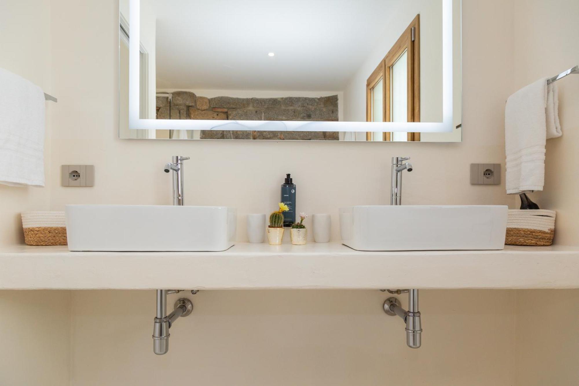 Ausentu Guest House Тортолі Екстер'єр фото