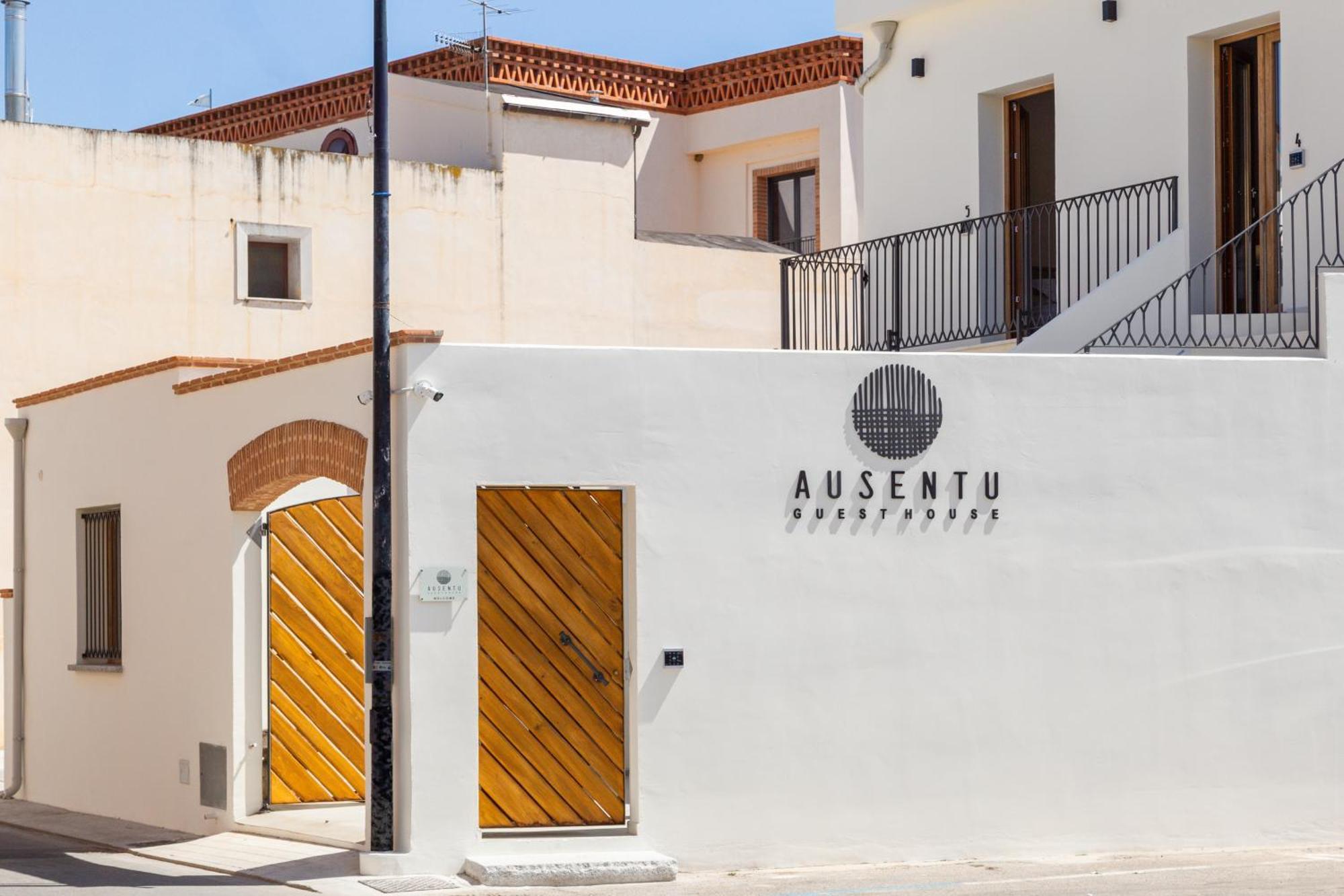 Ausentu Guest House Тортолі Екстер'єр фото