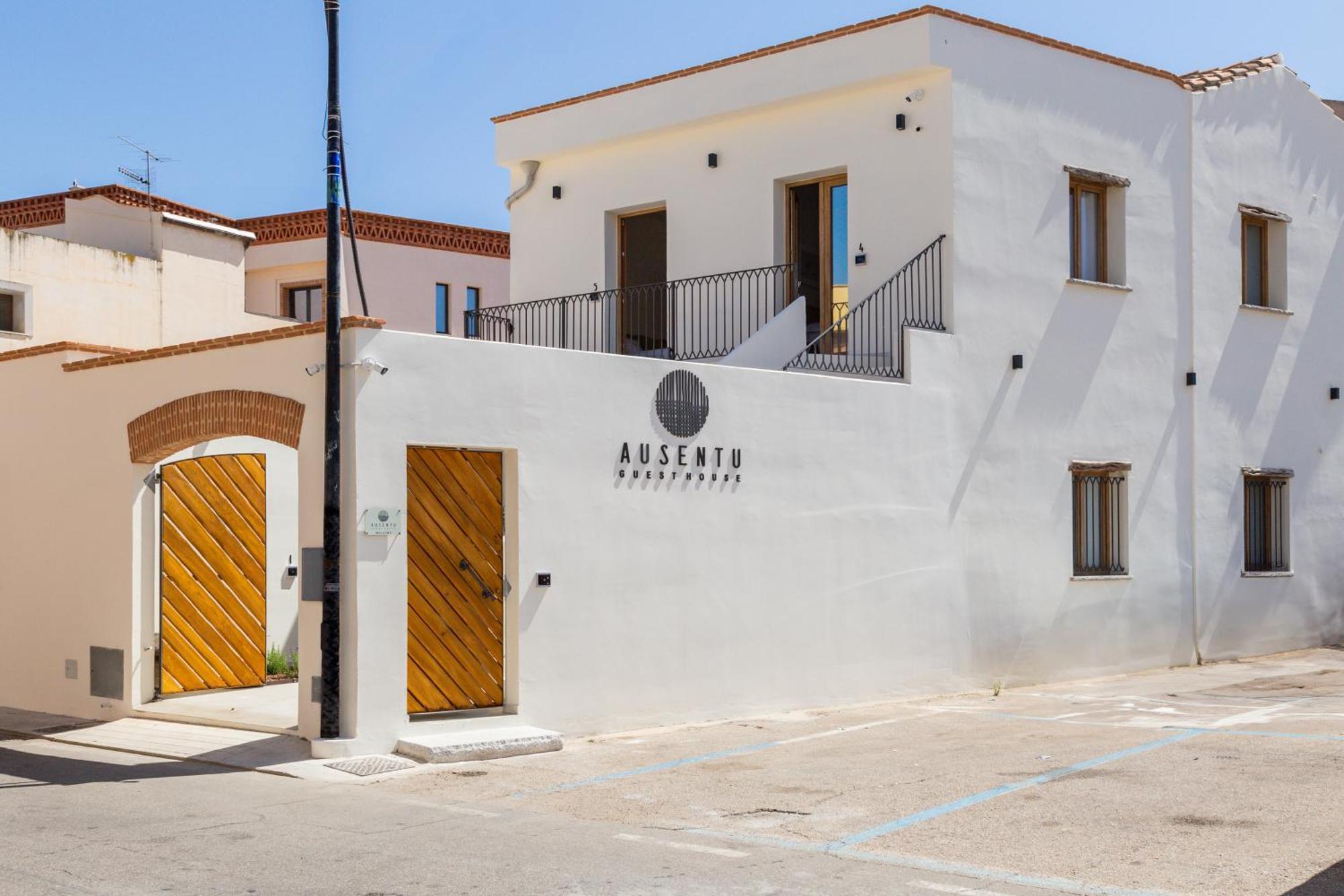 Ausentu Guest House Тортолі Екстер'єр фото