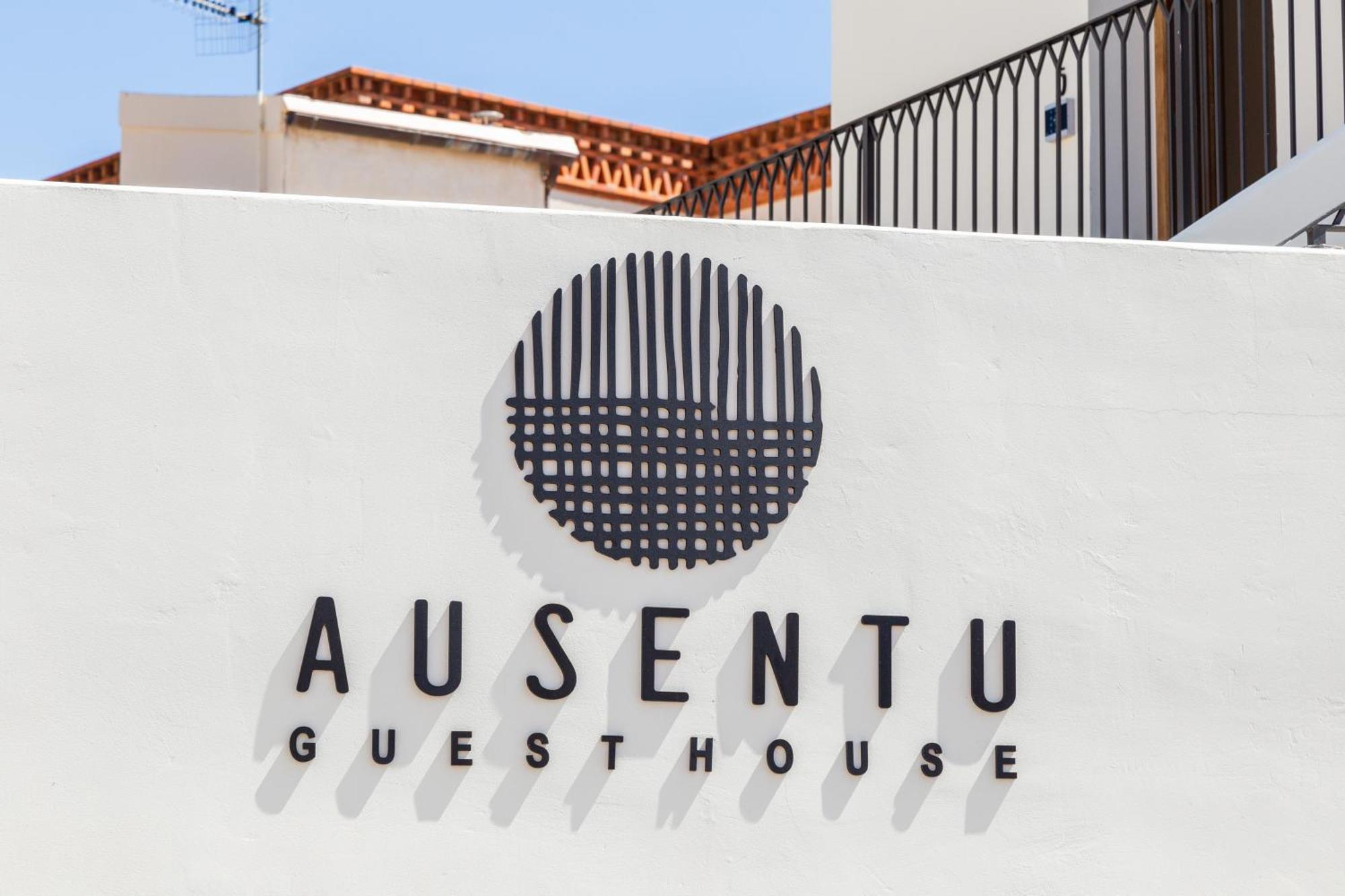 Ausentu Guest House Тортолі Екстер'єр фото
