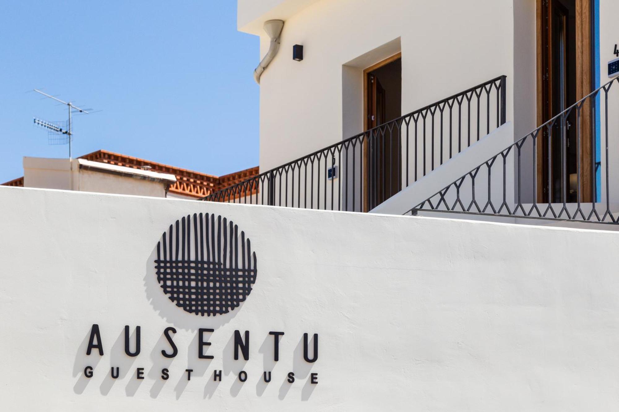 Ausentu Guest House Тортолі Екстер'єр фото